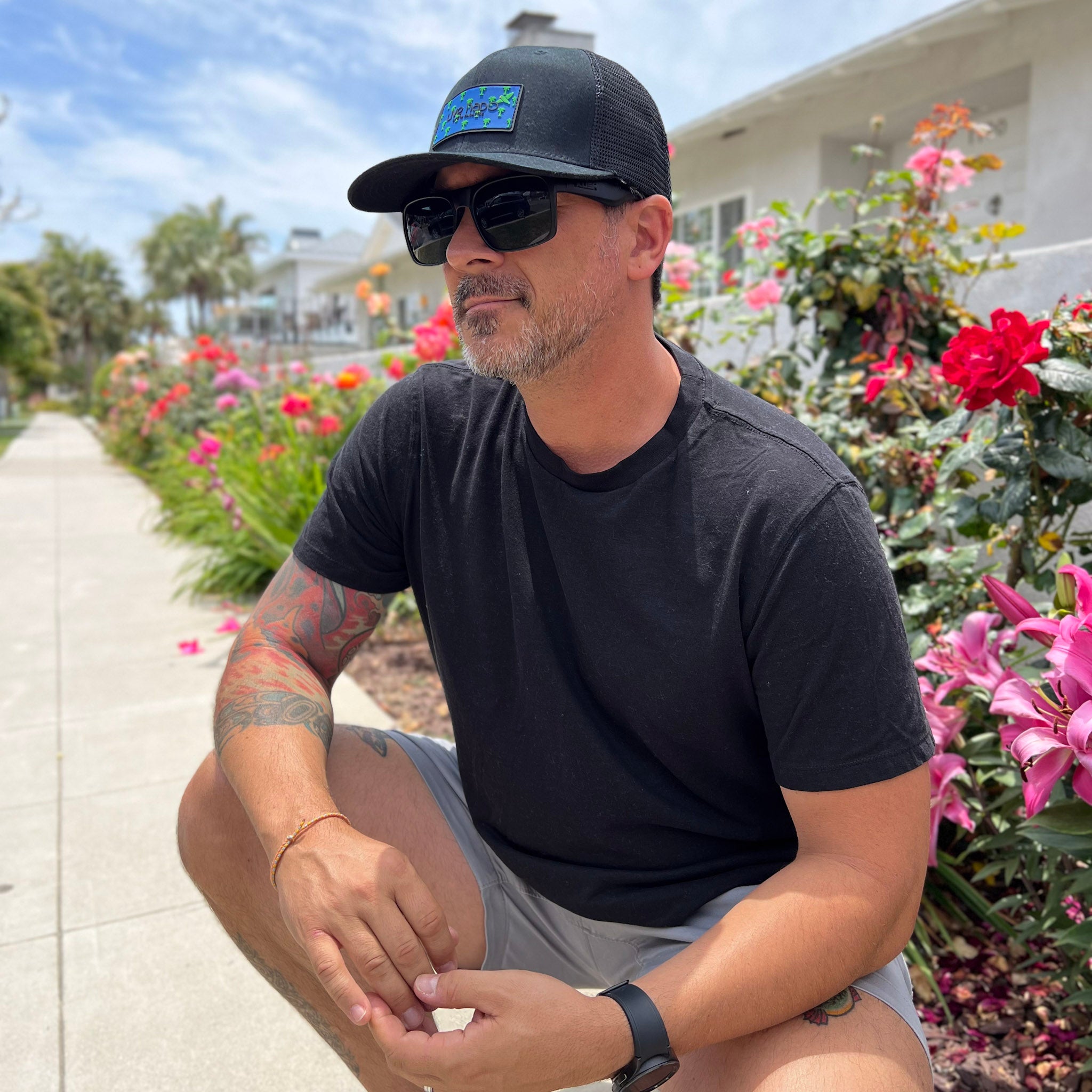 ALAMEDA | PARROTS & PALMS CURVED BRIM TRUCKER HAT