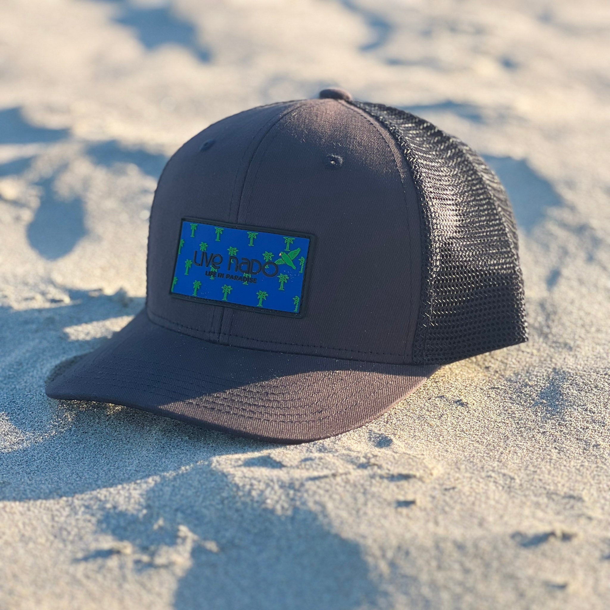 DUNES | PARROTS & PALMS CURVED BRIM TRUCKER HAT