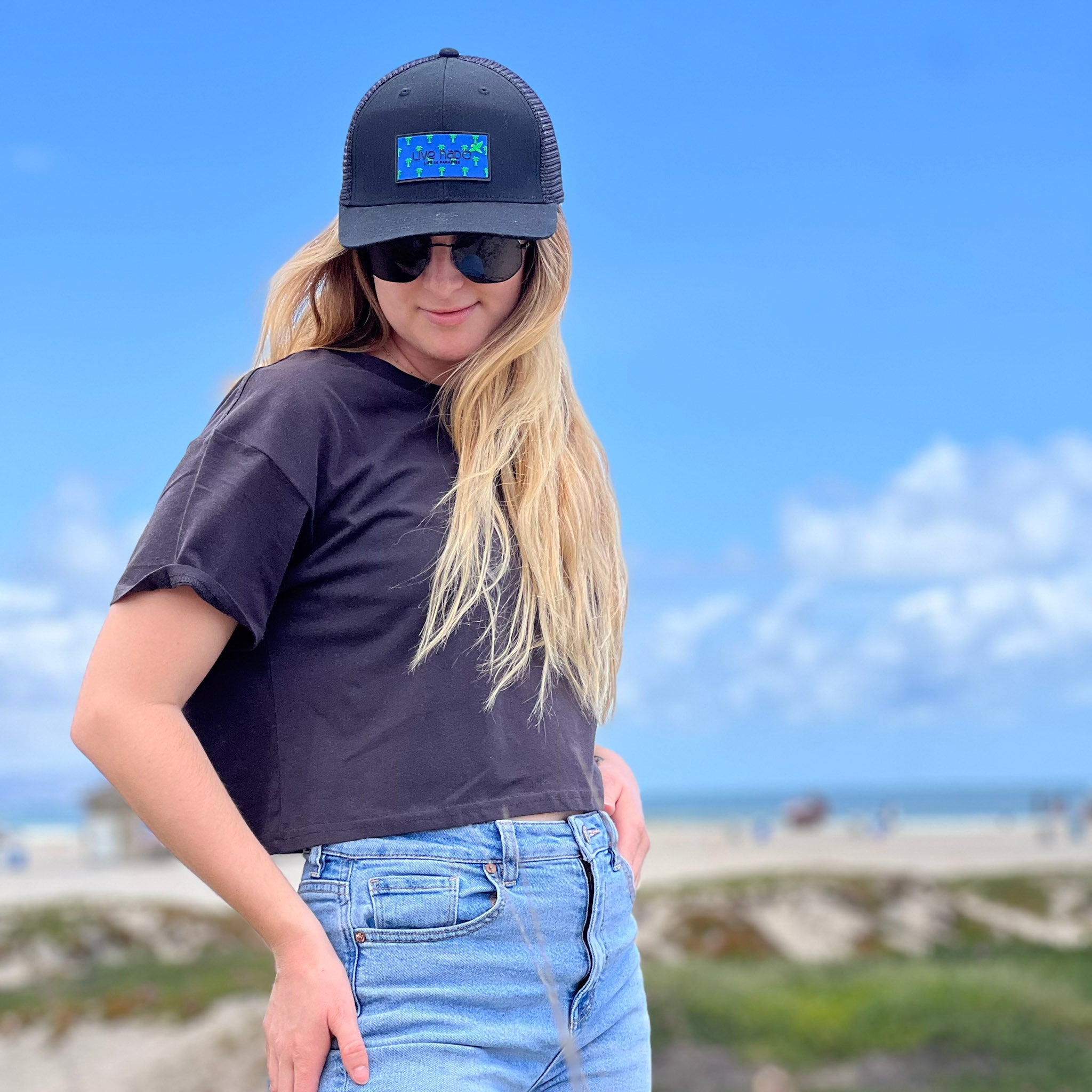 ALAMEDA | PARROTS & PALMS CURVED BRIM TRUCKER HAT