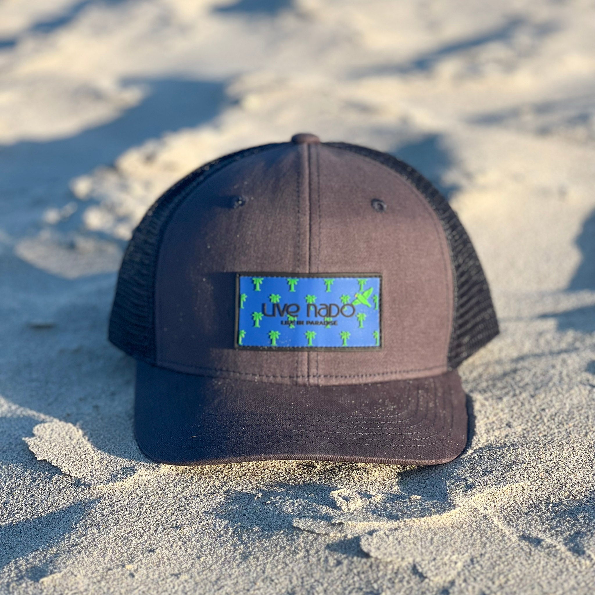 DUNES | PARROTS & PALMS CURVED BRIM TRUCKER HAT